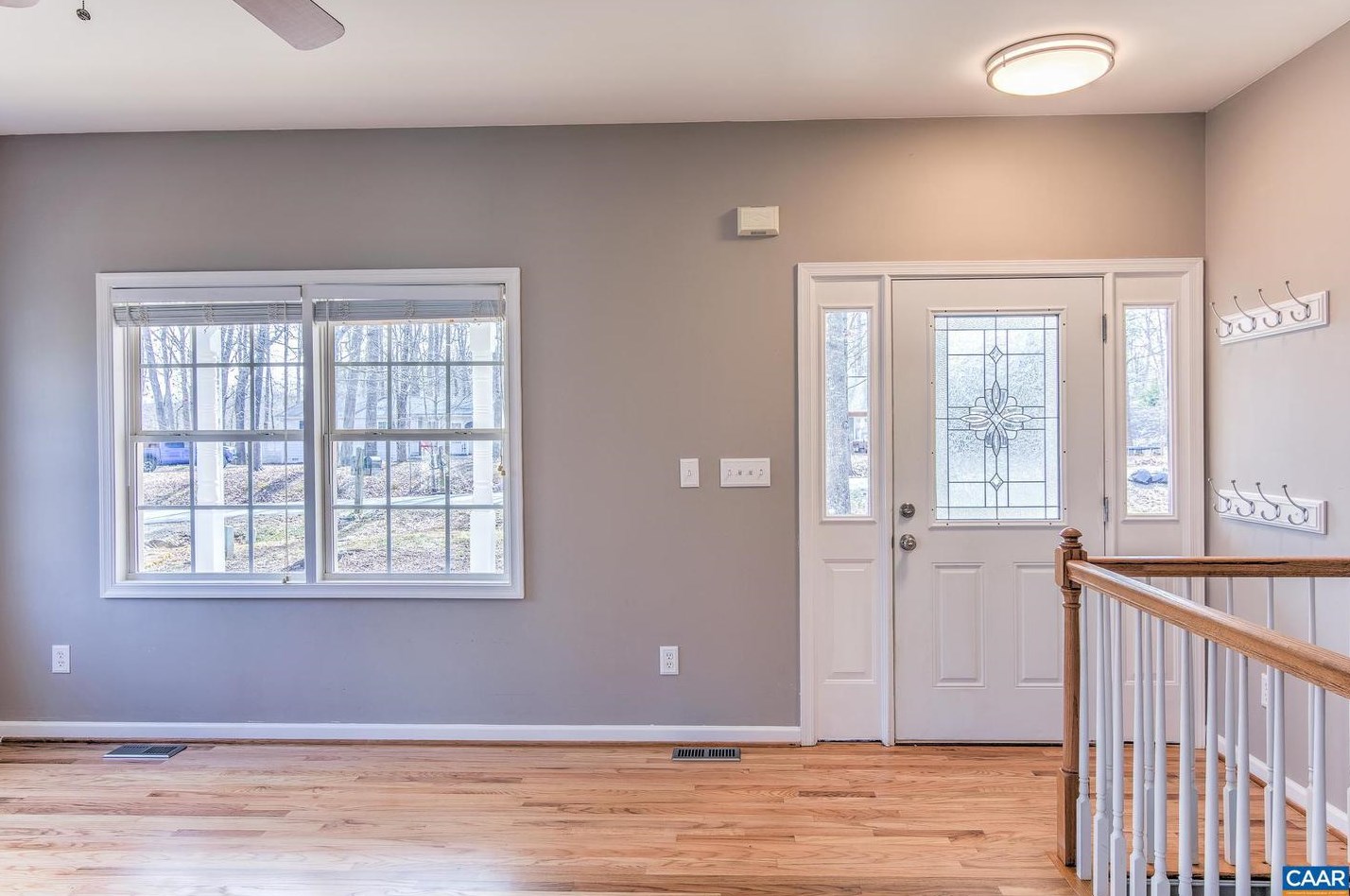6 Shortwood Cir, Bybee, VA 22963