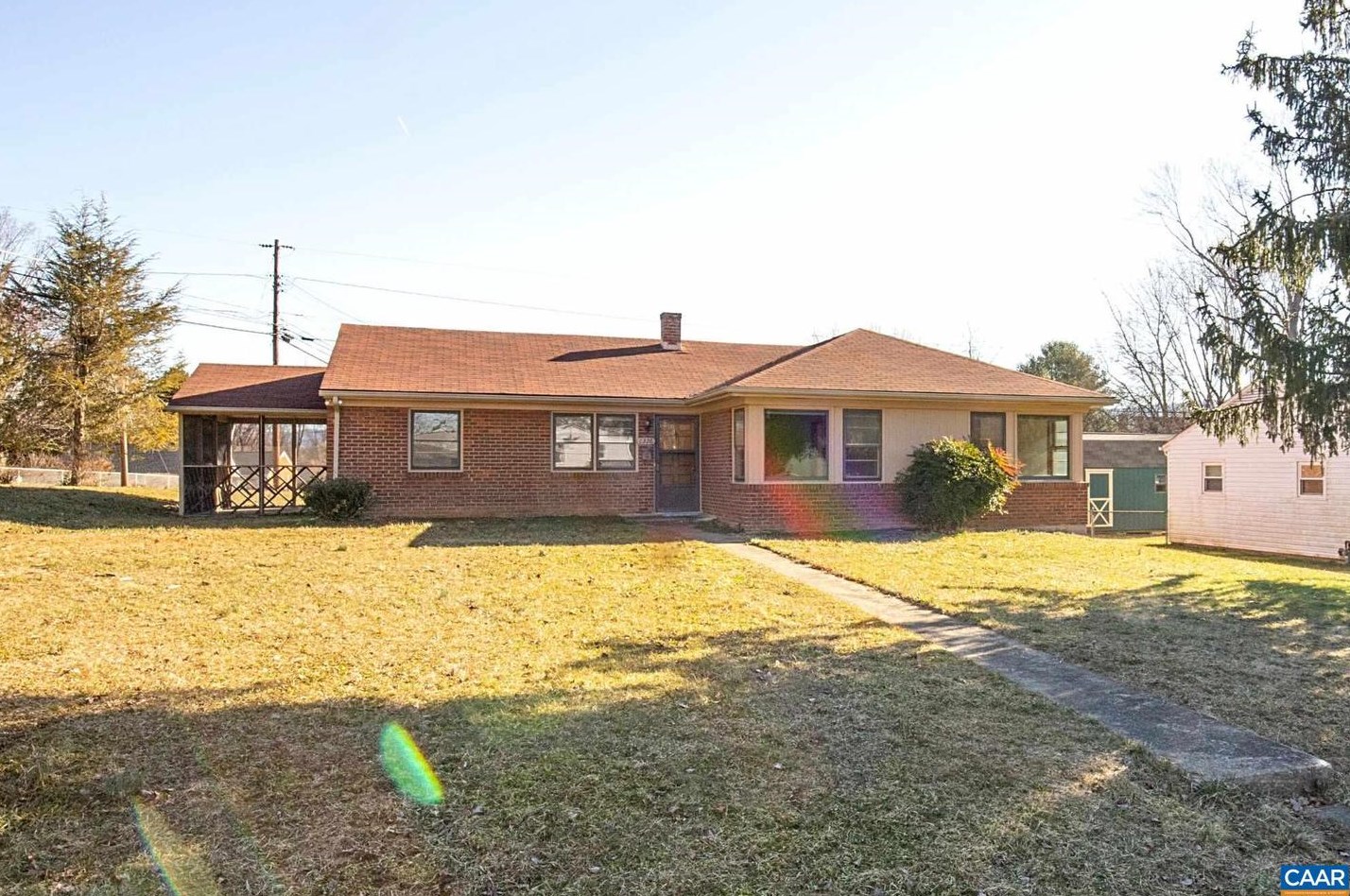 1326 Keesling Ave, Waynesboro, VA 22980-5238