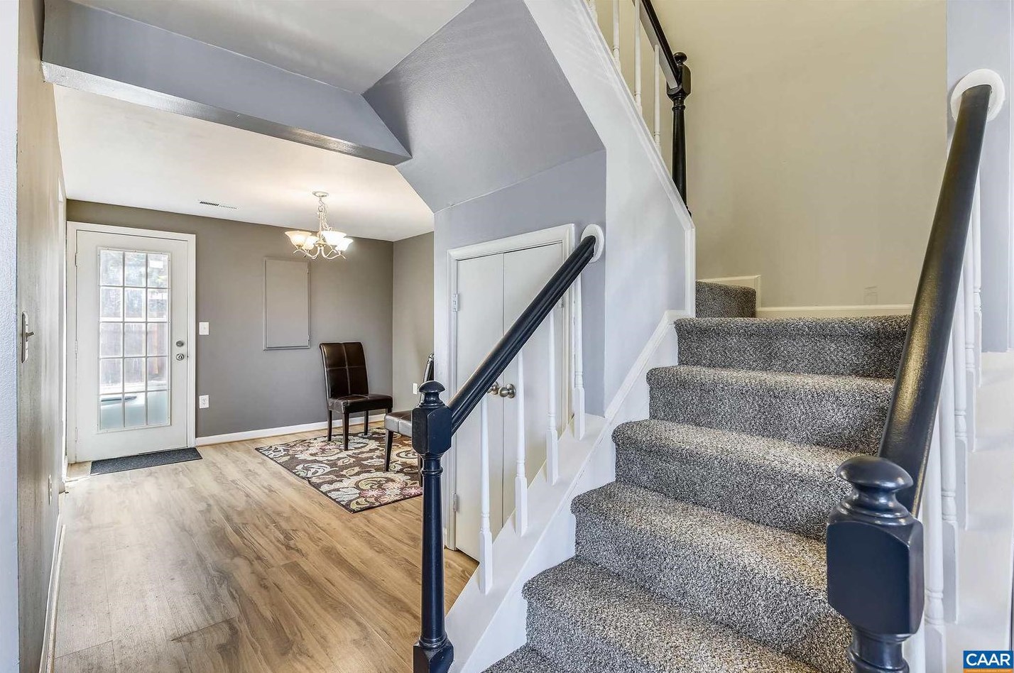 53 Quincy Ct, Dulles VA  20165-5755 exterior