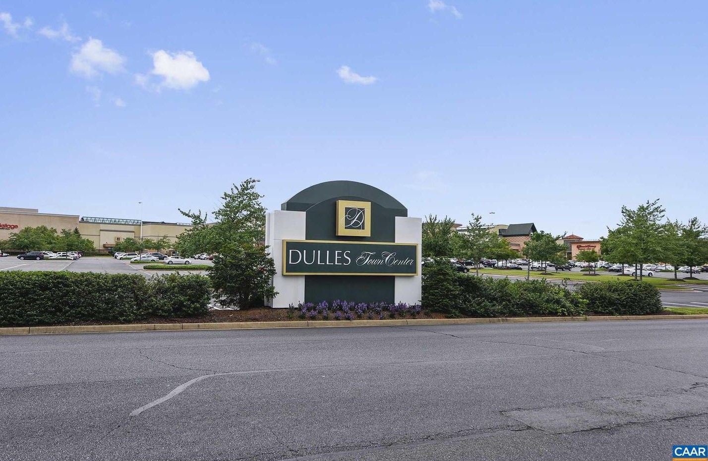 53 Quincy Ct, Dulles VA  20165-5755 exterior