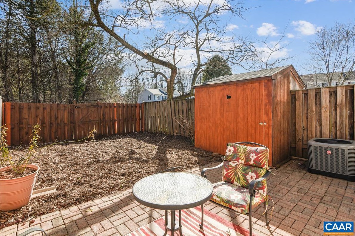 53 Quincy Ct, Dulles VA  20165-5755 exterior