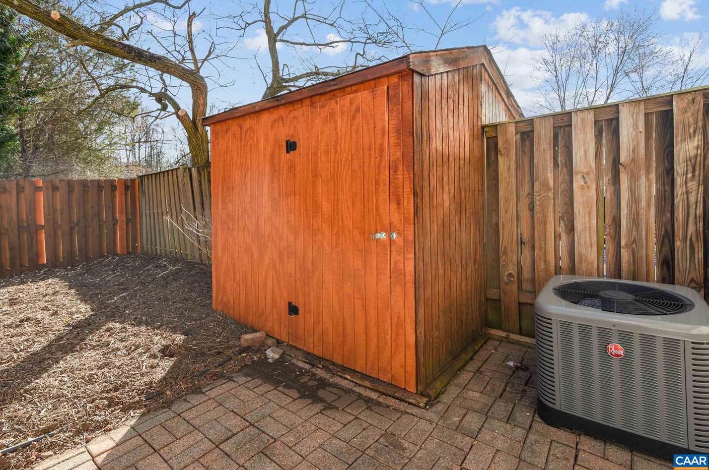 53 Quincy Ct, Dulles VA  20165-5755 exterior