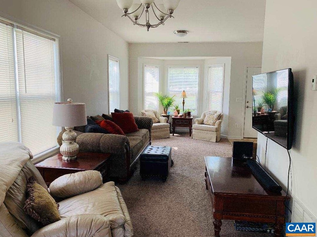132 Villa Cir, Bybee, VA 22963