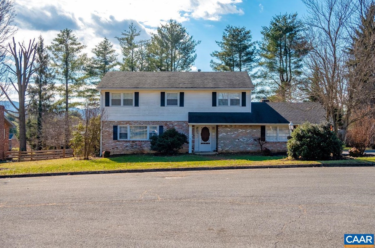 851 Hawthorne Ln, Waynesboro, VA 22980-3319