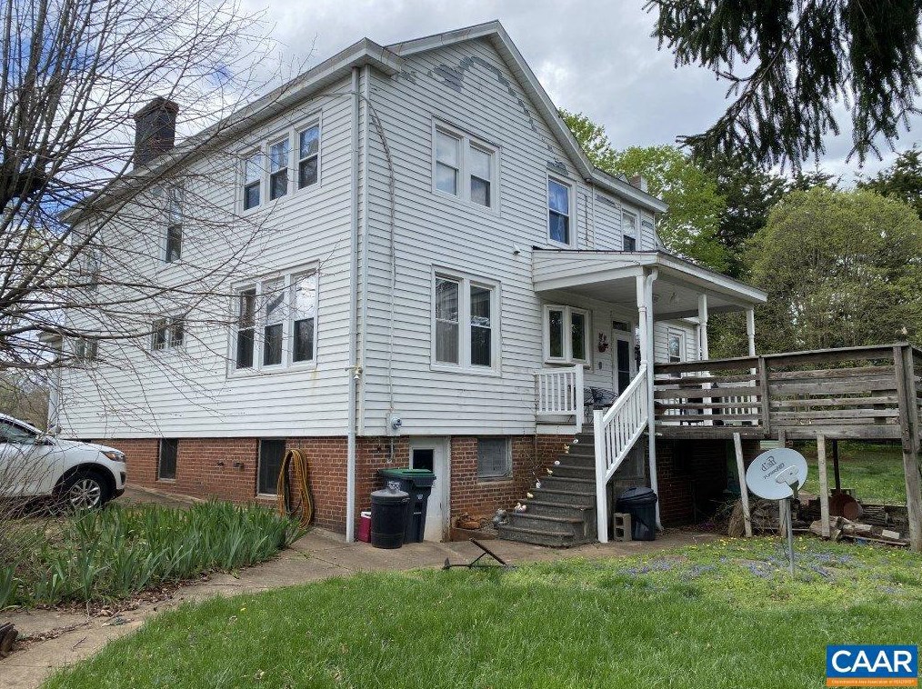 232 N Main St, Falconerville, VA 24521