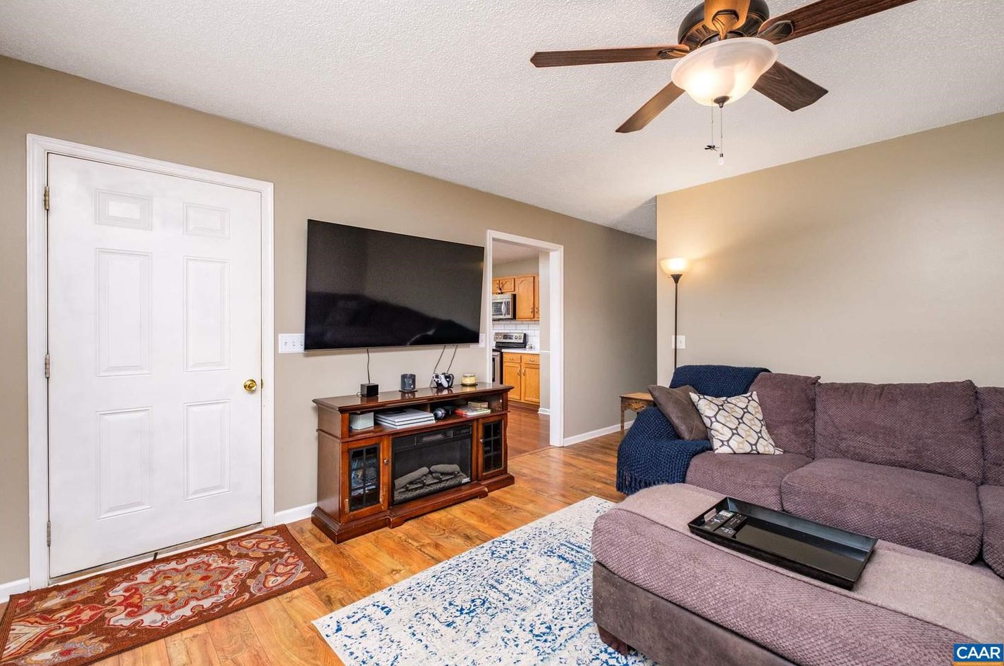 1616 2nd St, Waynesboro, VA 22980-3134