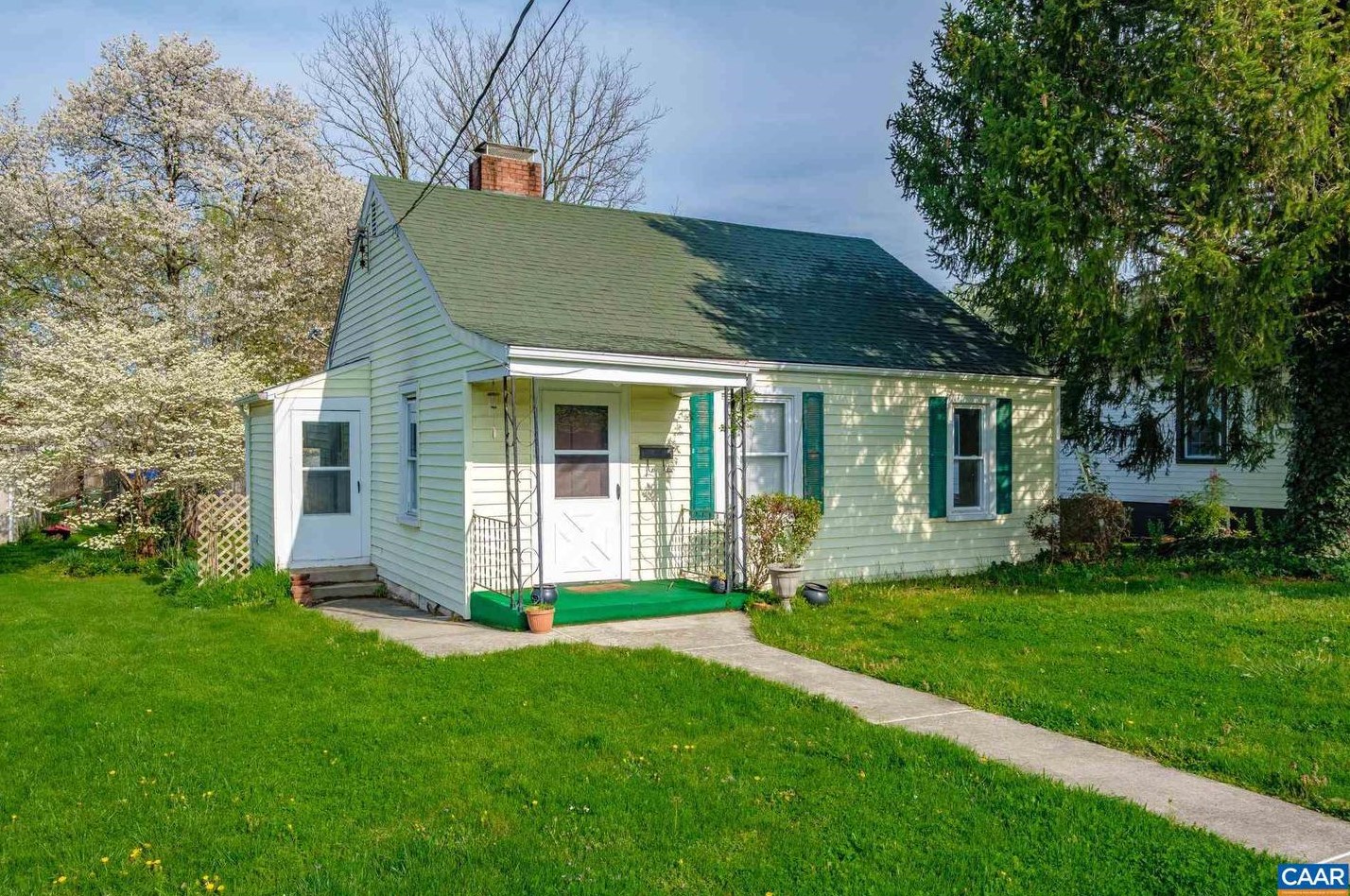 681 Bayard Ave, Waynesboro, VA 22980-2814