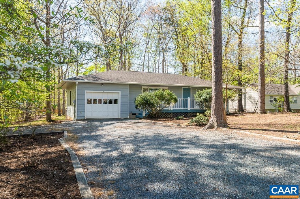 15 E Point Rd, Bybee, VA 22963