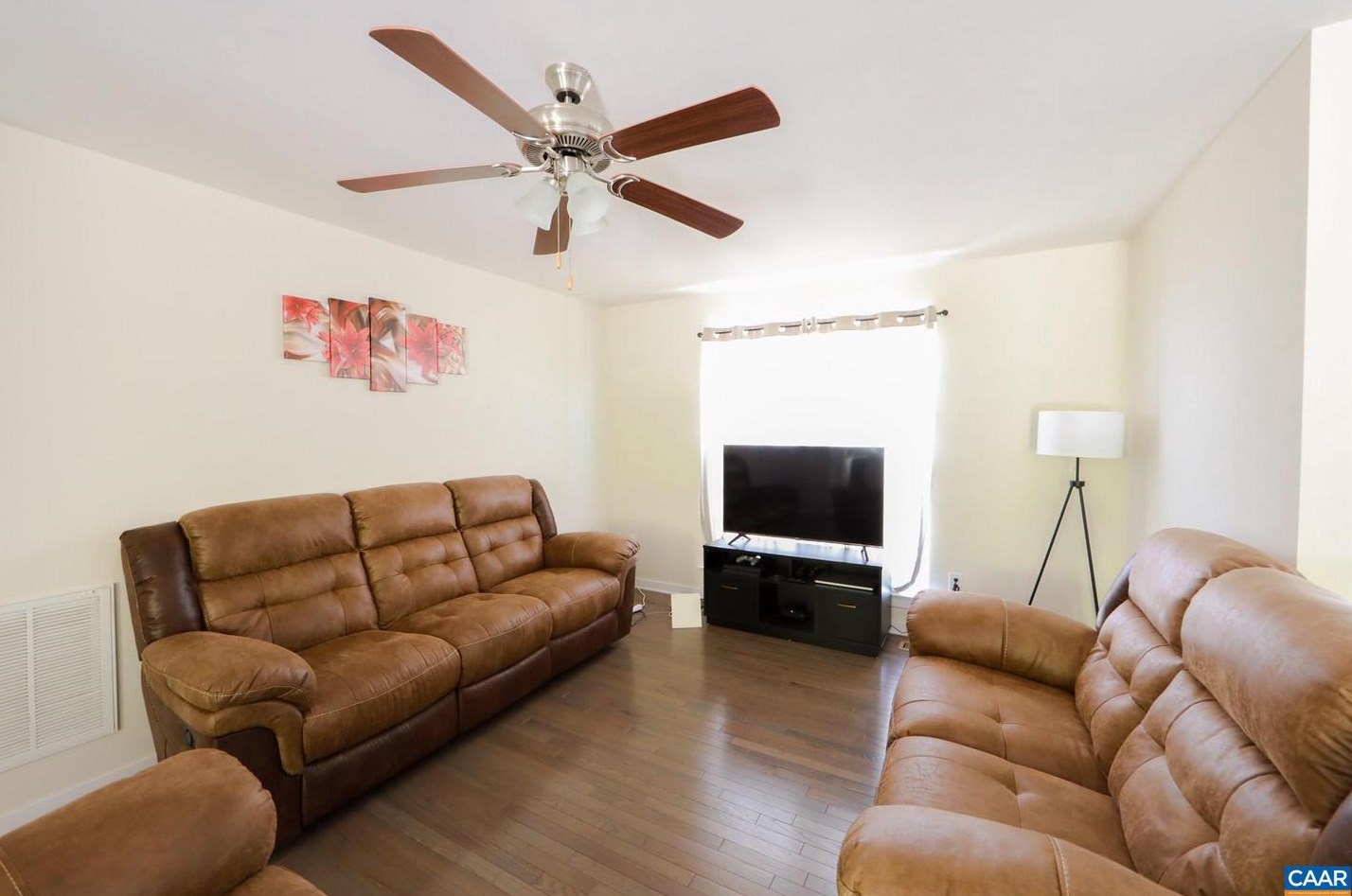 108 Panorama Dr, Bybee, VA 22963