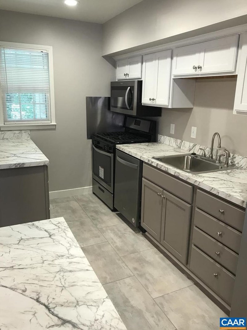 2412 Barracks Pl #2, Charlottesville, VA 22901