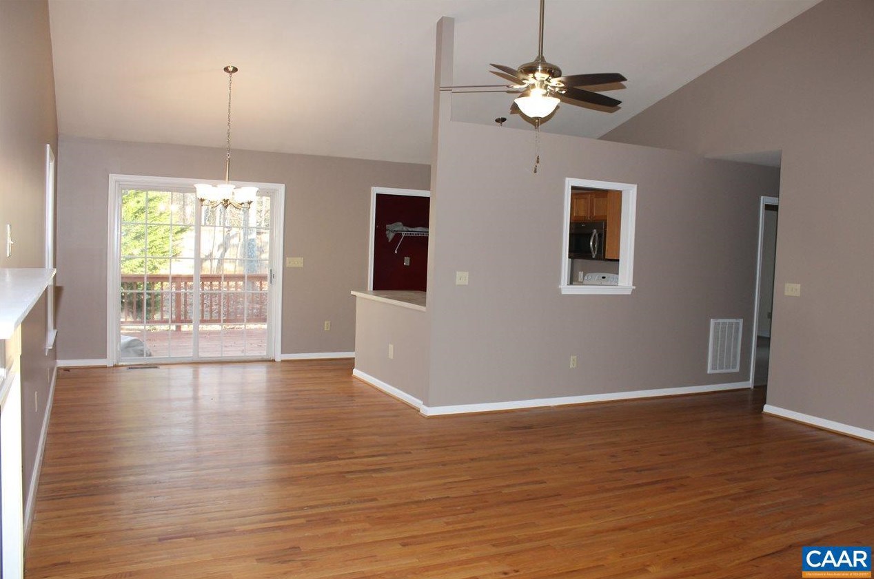 649 Jefferson Dr, Bybee, VA 22963