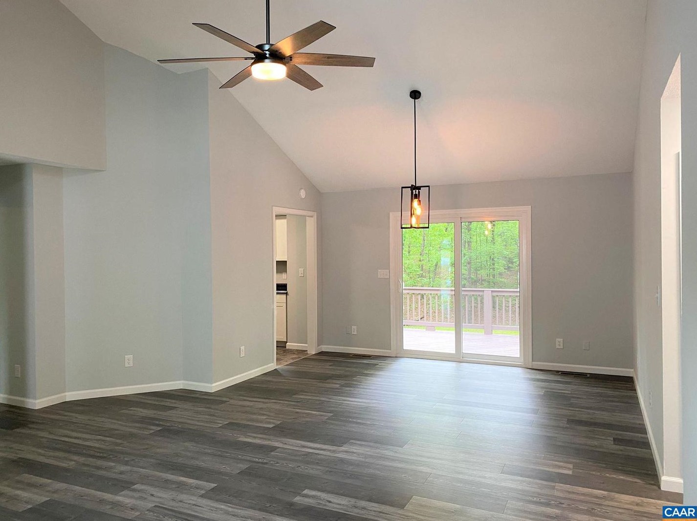 5 Green Ct, Bybee, VA 22963