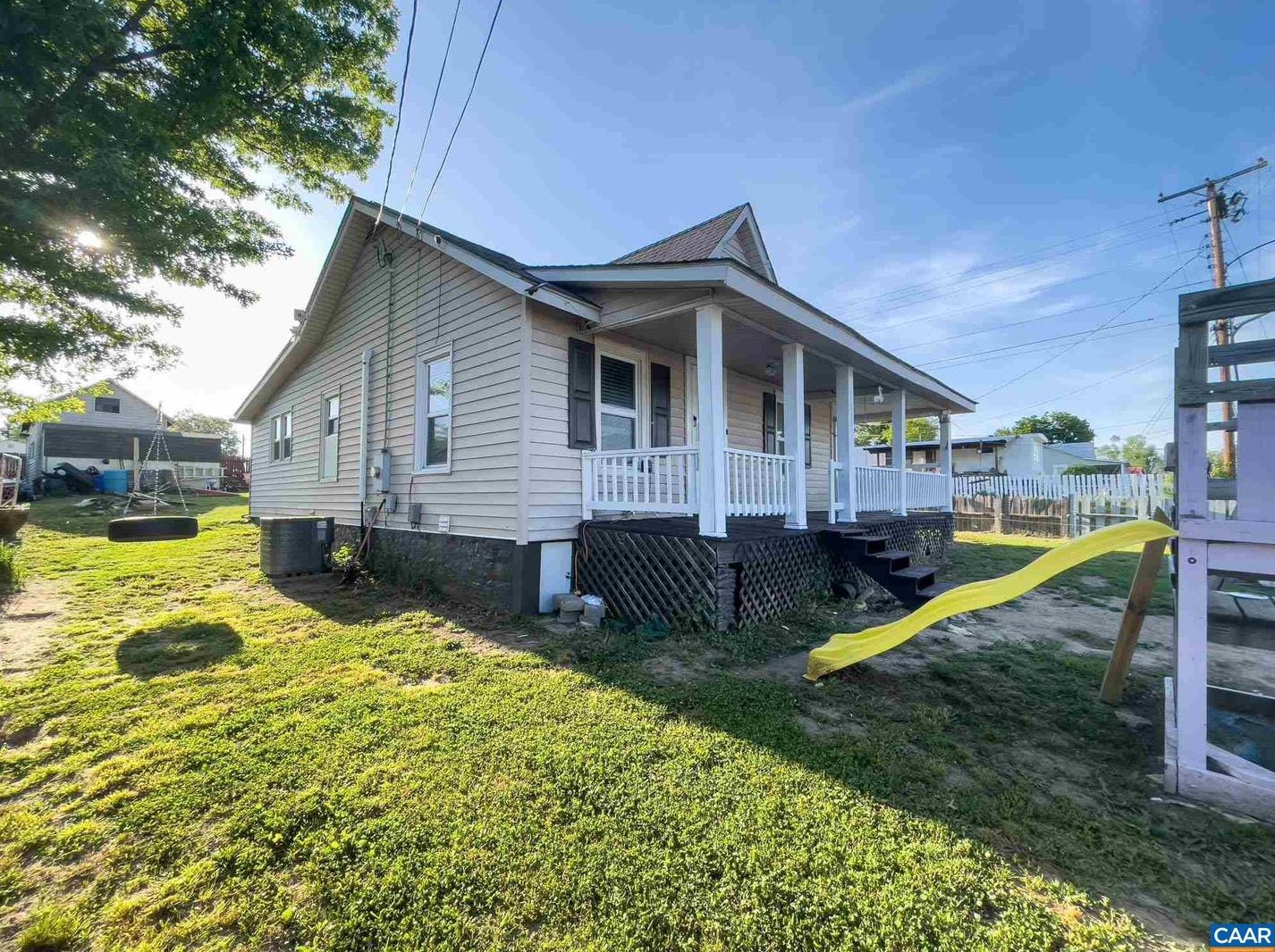 1539 Delphine Ave, Waynesboro, VA 22980-5694