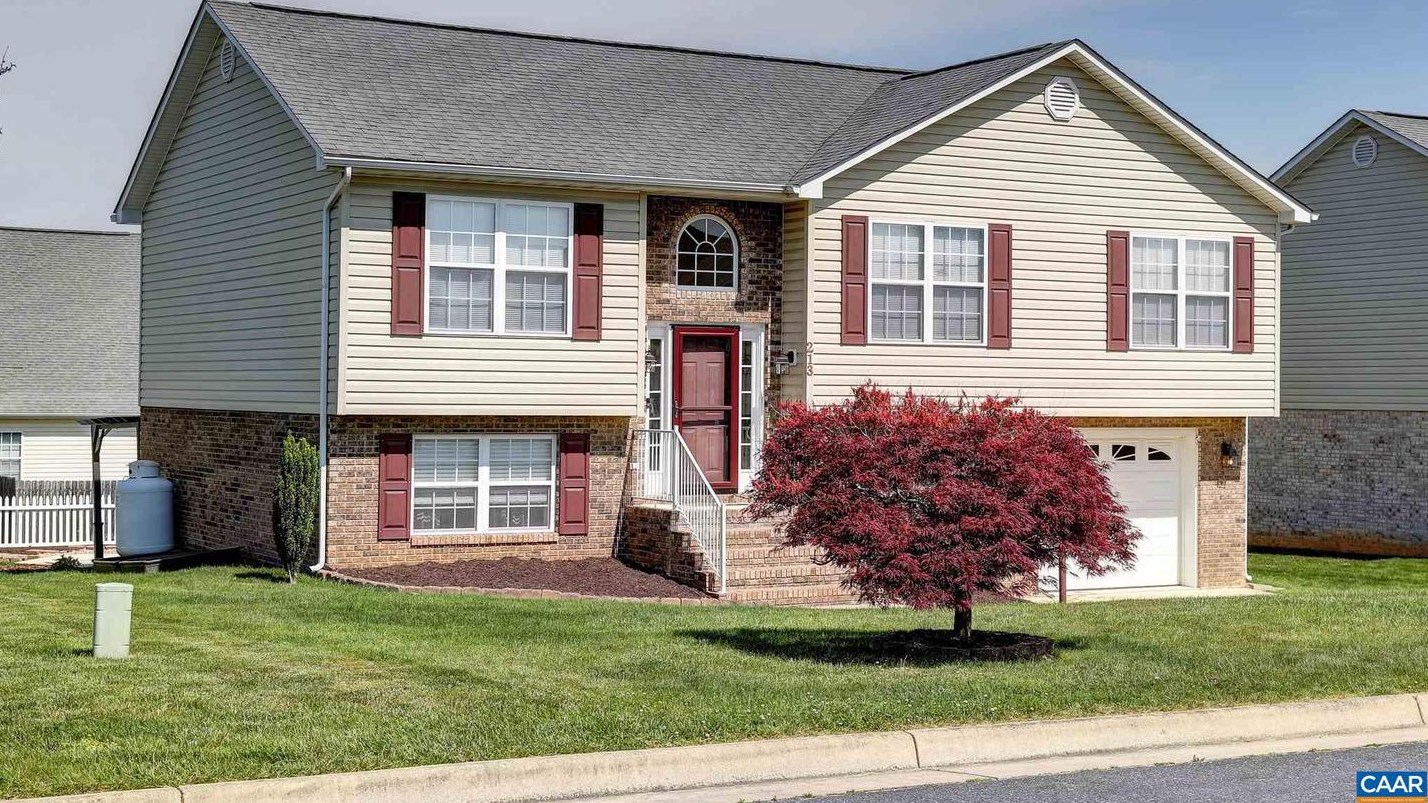 213 Mayfield La, Waynesboro, VA 22980