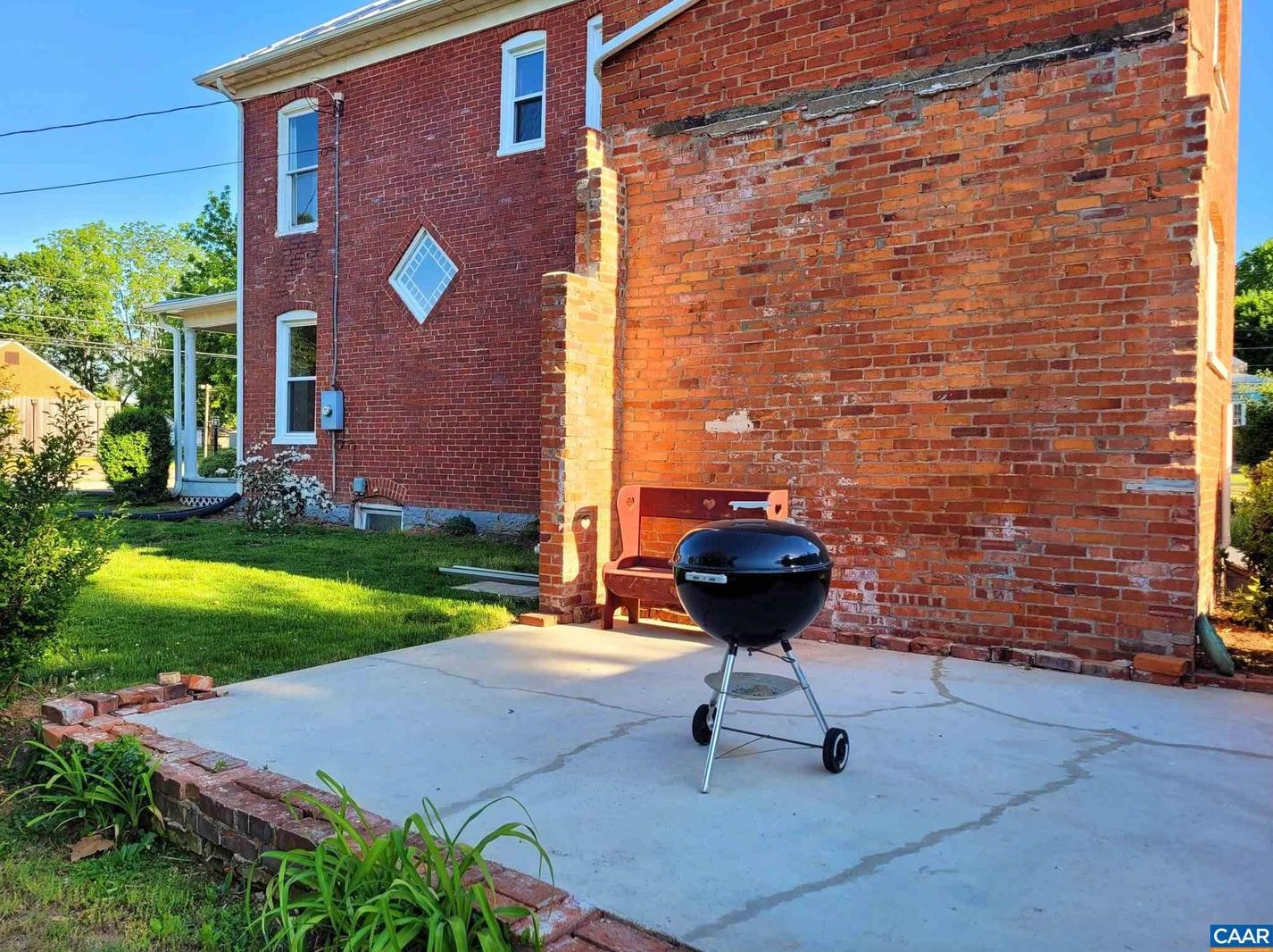 387 High St, Montezuma, VA 22821