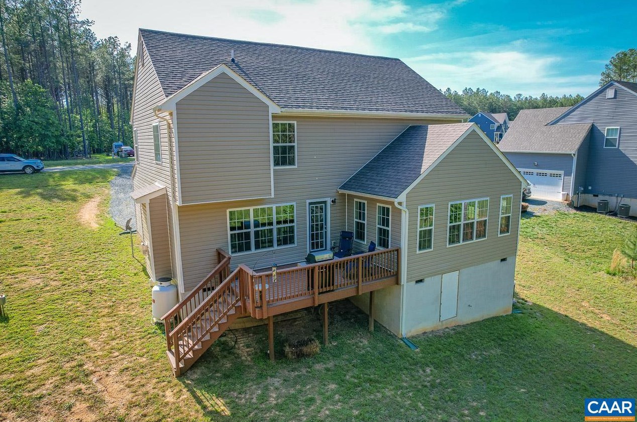 497 Cunningham Meadows Dr, Bybee, VA 22963