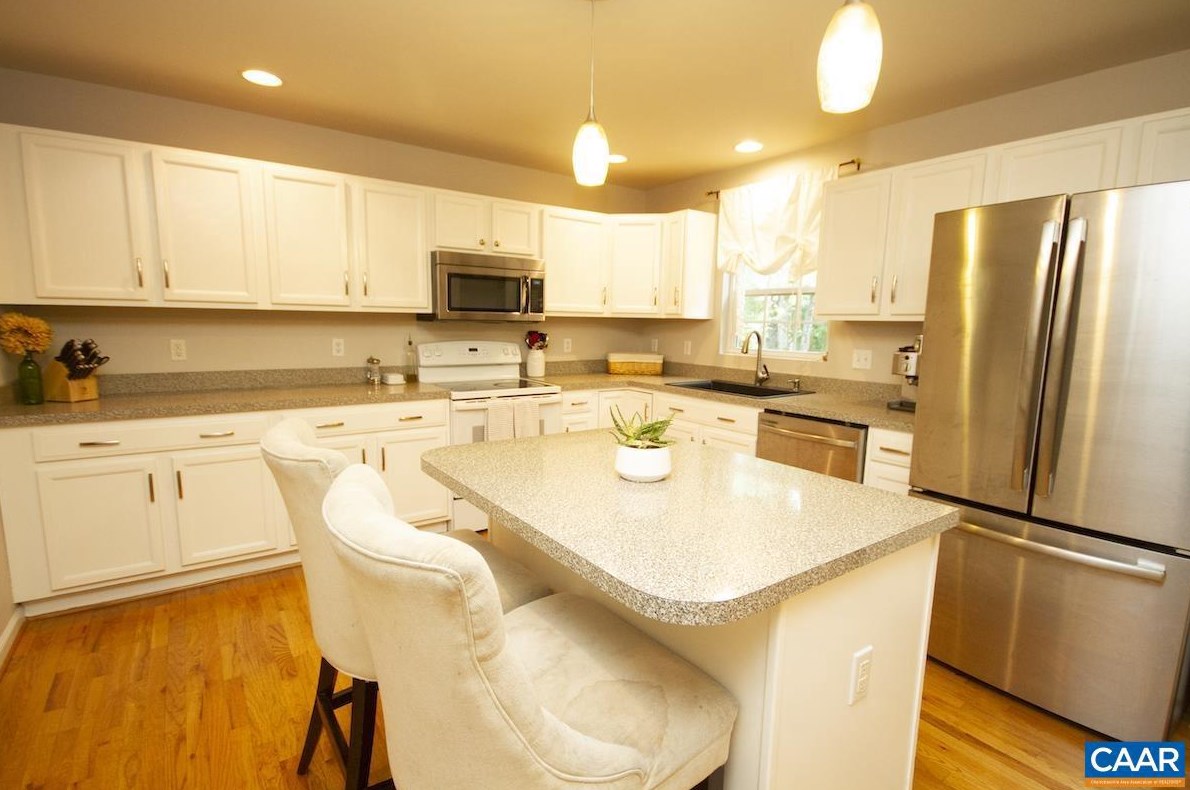 312 Jefferson Dr, Bybee, VA 22963