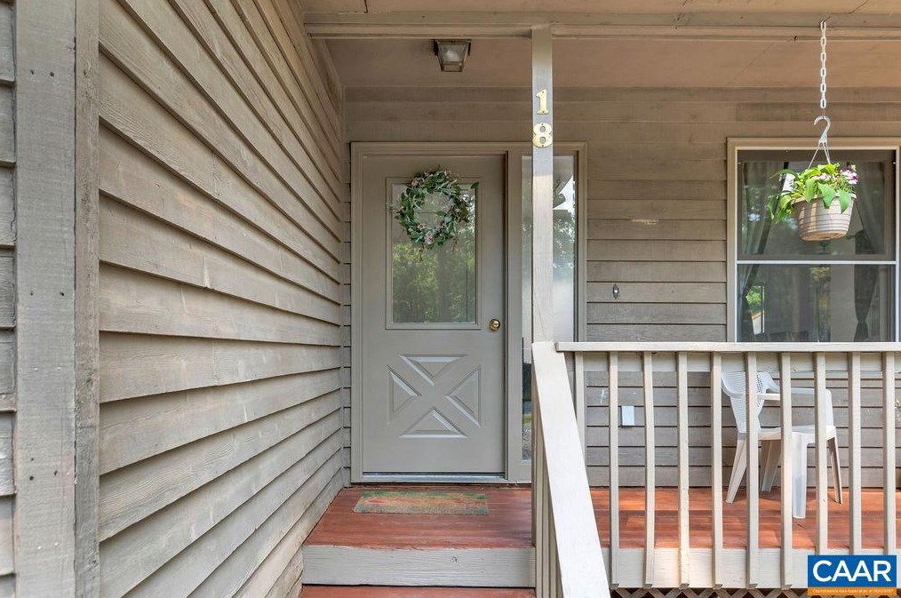 18 Laguna Rd, Bybee, VA 22963