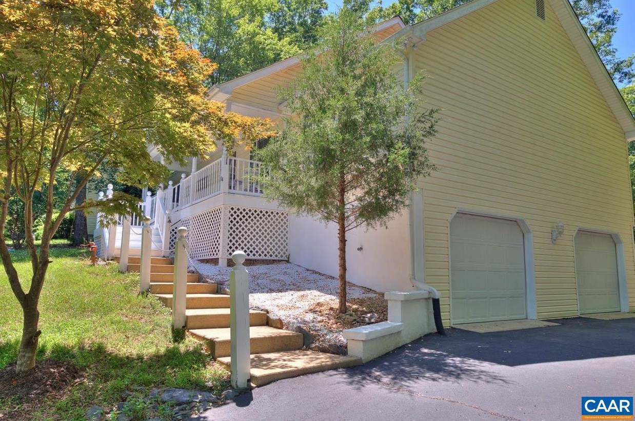 14 N Bearwood Dr, Bybee, VA 22963