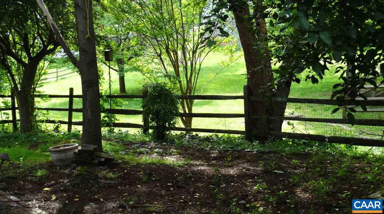 160 Buttercup Ln, Charlottesville, VA 22902