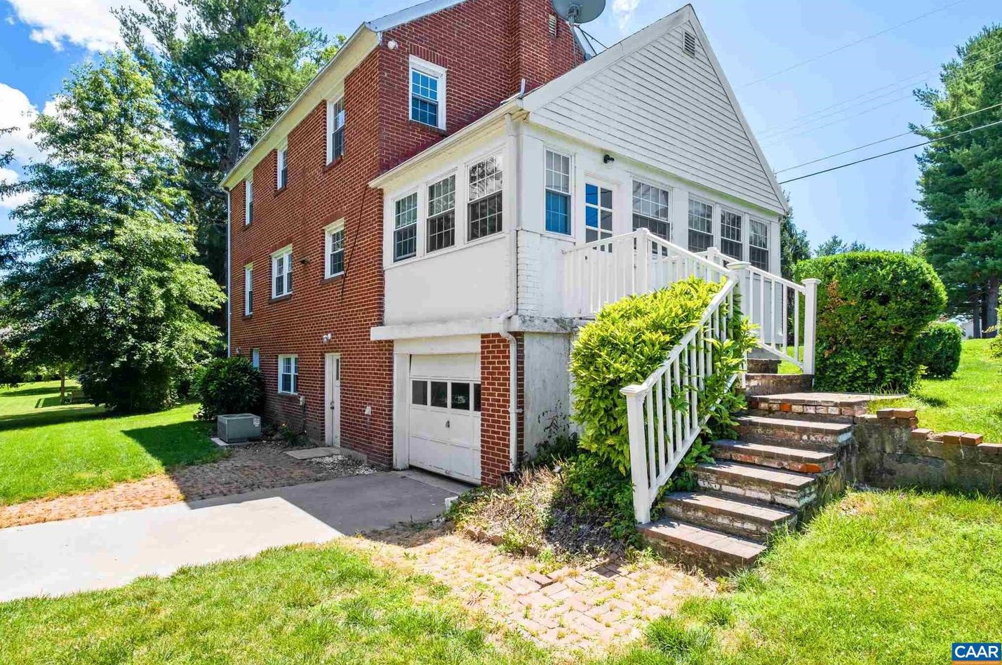 2061 Chase Ave, Waynesboro, VA 22980-1714