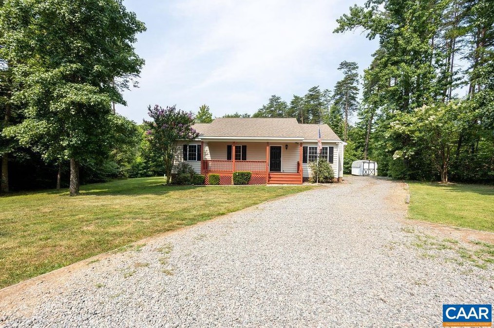 1767 W Chapel Dr, Bumpass, VA 23024