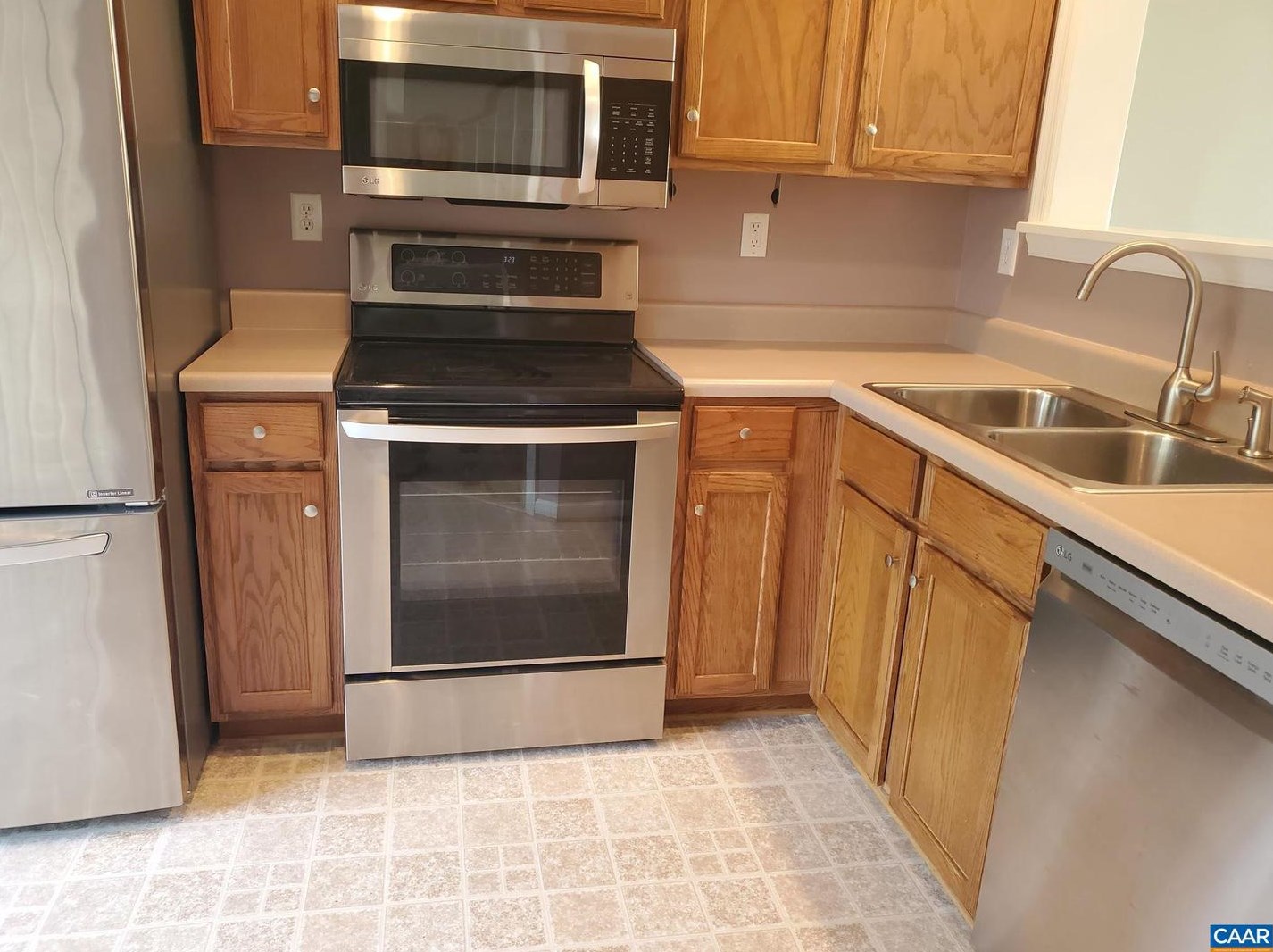 1410 Glenside Grn, Charlottesville, VA 22901