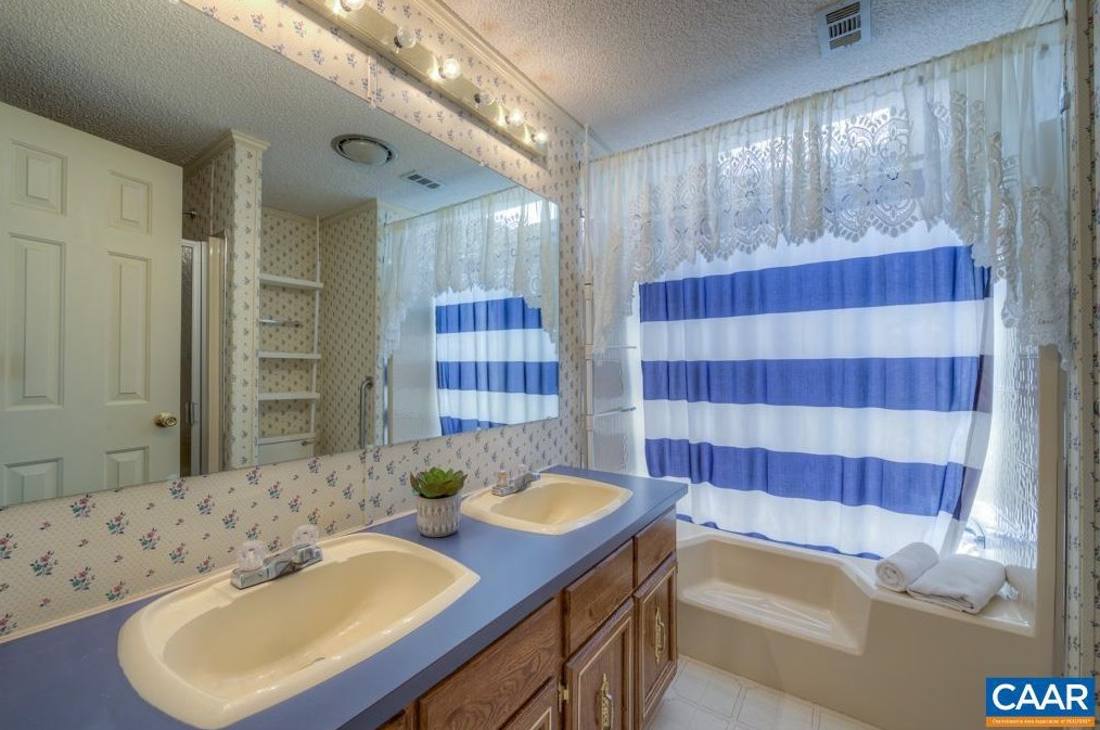 11 Gladiola Rd, Ruckersville VA  22968-2515 exterior