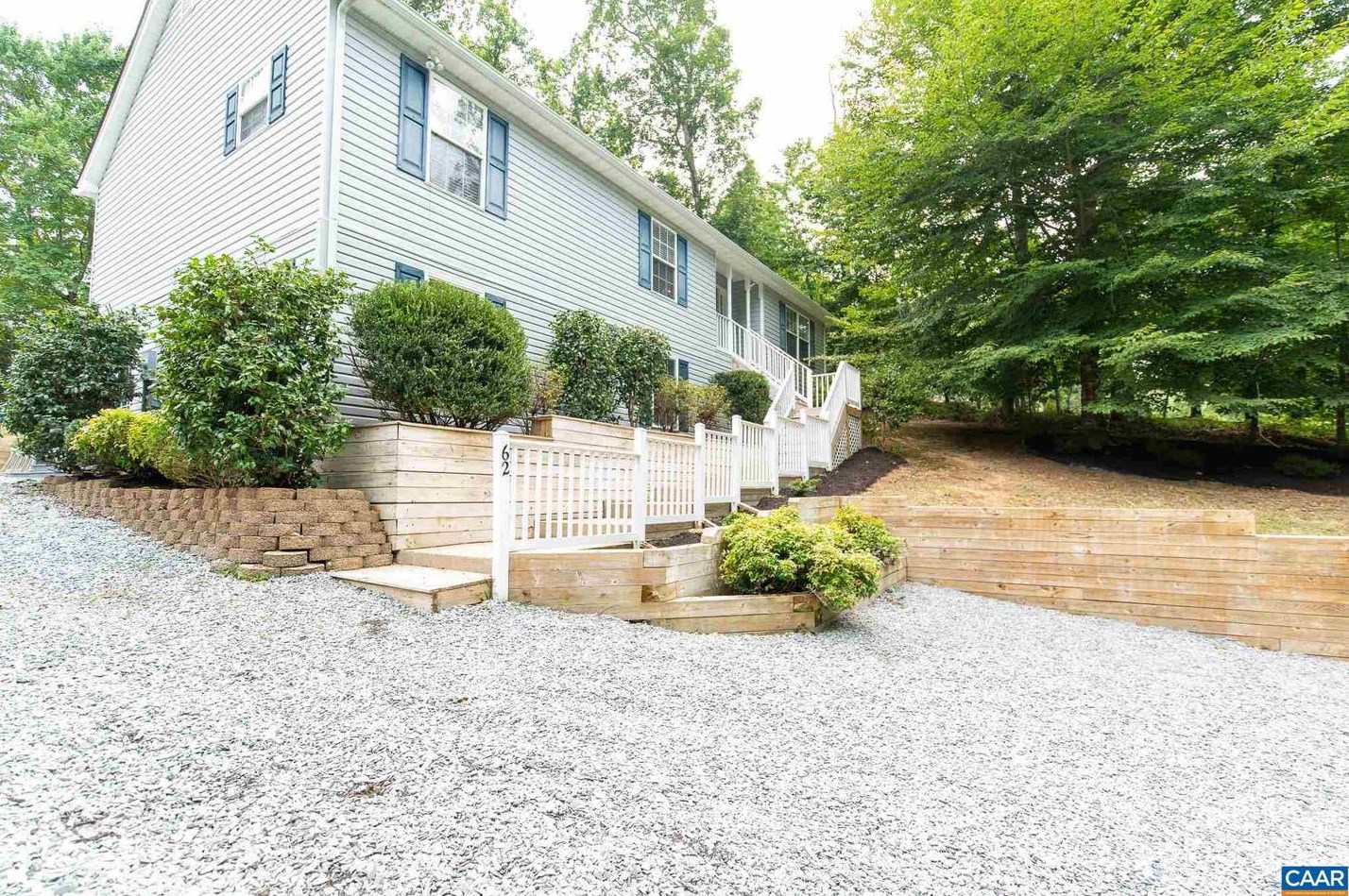 62 Woodlawn Dr, Bybee, VA 22963