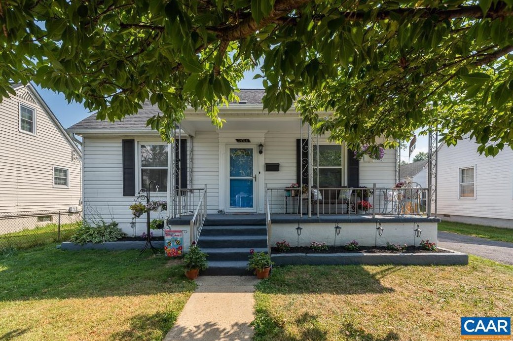 1408 Ohio St, Waynesboro, VA 22980-2428