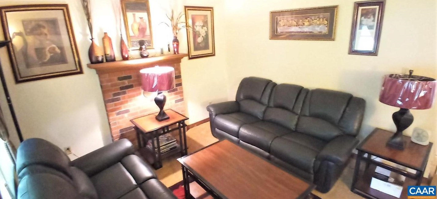 1261 Winnsville Dr, Bremo Bluff, VA 23022