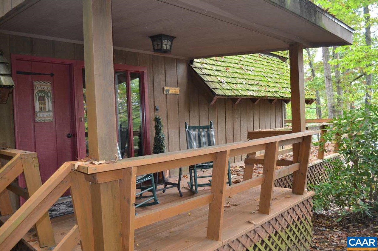 1 Hilltop Cir, Bybee, VA 22963