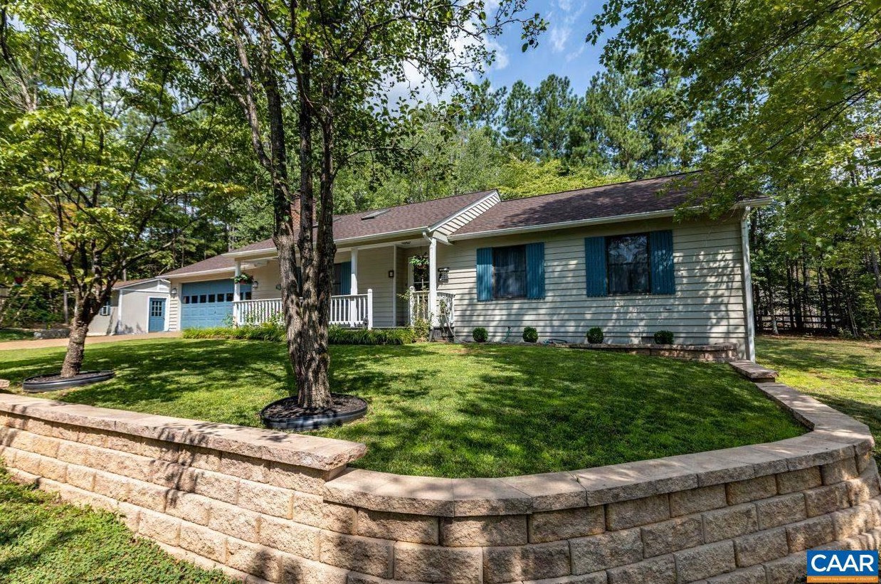 4 Englewood Dr, Bybee, VA 22963