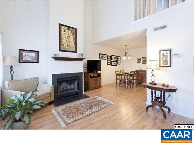 975 Warwick Ct, Charlottesville, VA 22901