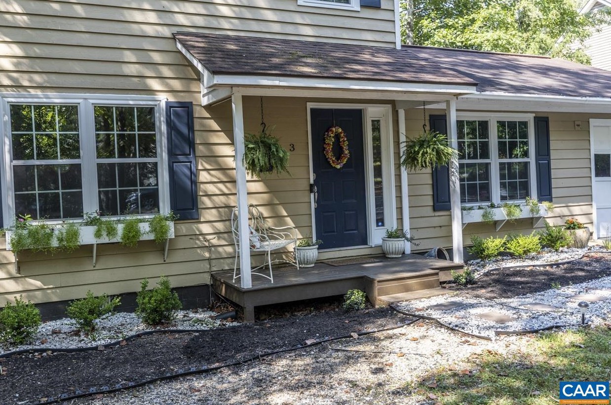 3 Pinehurst Rd, Bybee, VA 22963