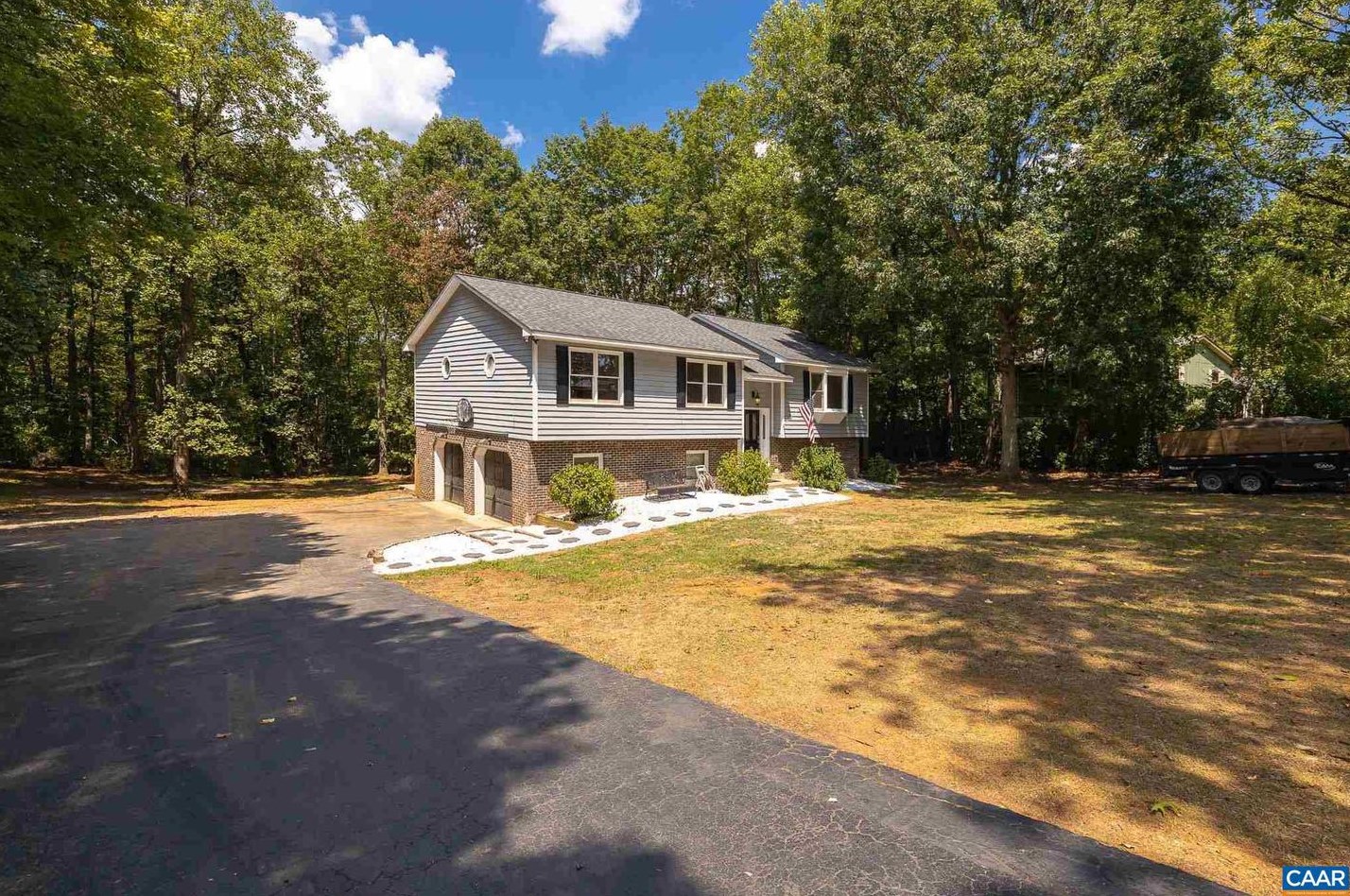 316 Fairlane Dr, Stanardsville, VA 22973-3739