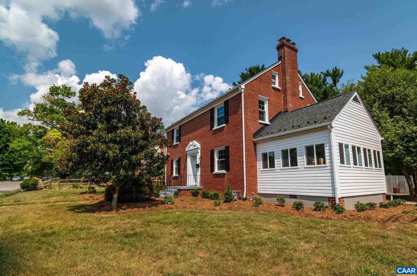 1601 Mulberry St, Waynesboro, VA 22980-2327