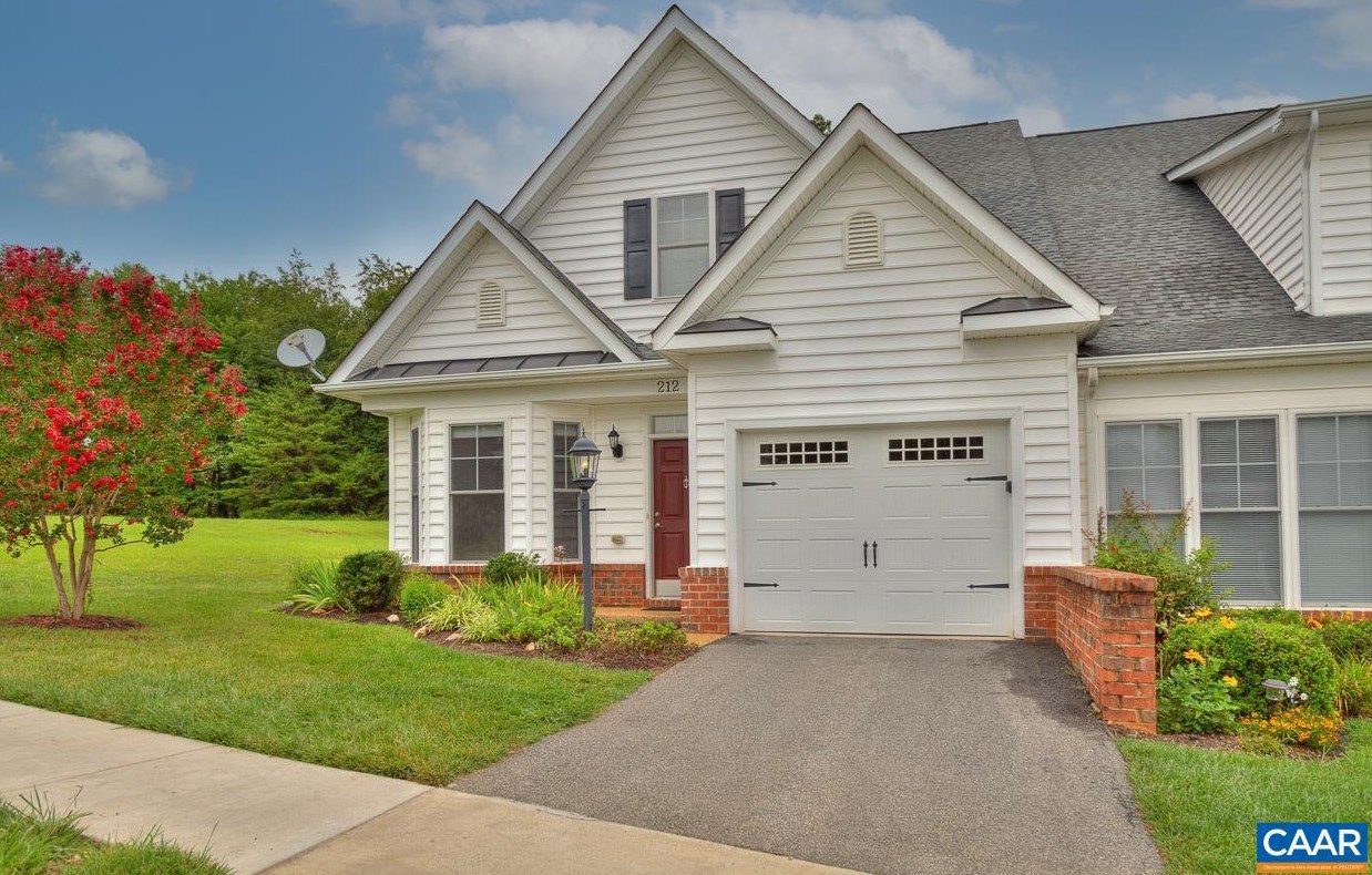 212 Village Blvd, Bybee, VA 22963