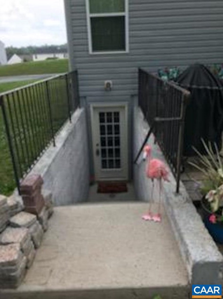 279 Larchmont Cir, Ruckersville VA  22968-3235 exterior