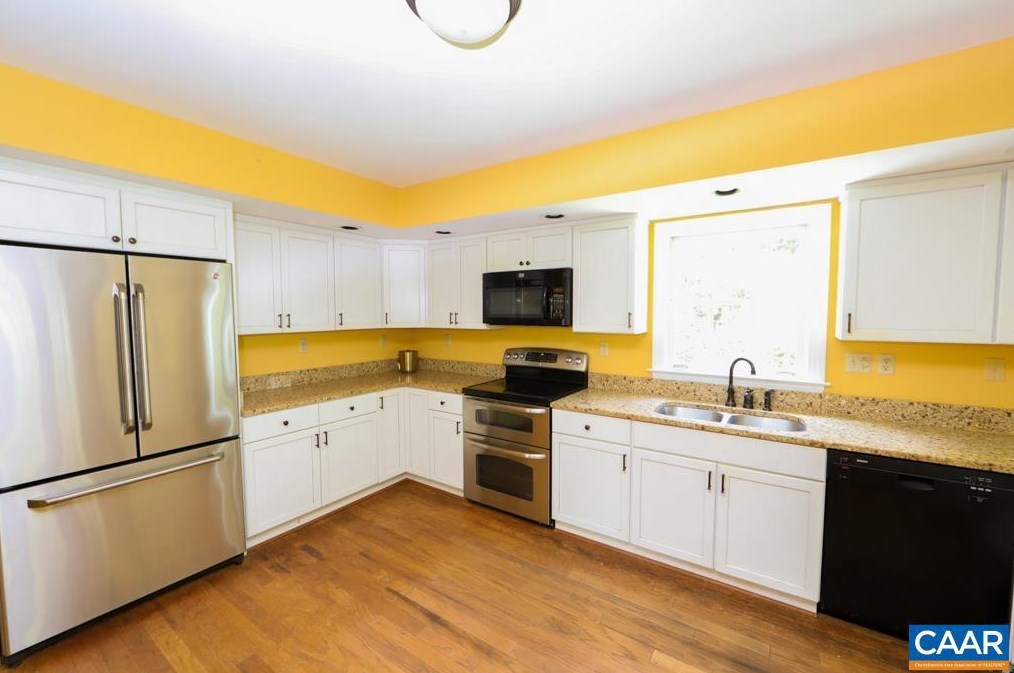 617 Peachcroft Ln, Earlysville, VA 22936