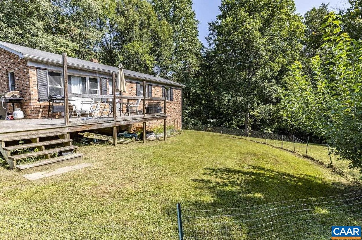 205 Rochelle School Ln, Uno, VA 22738