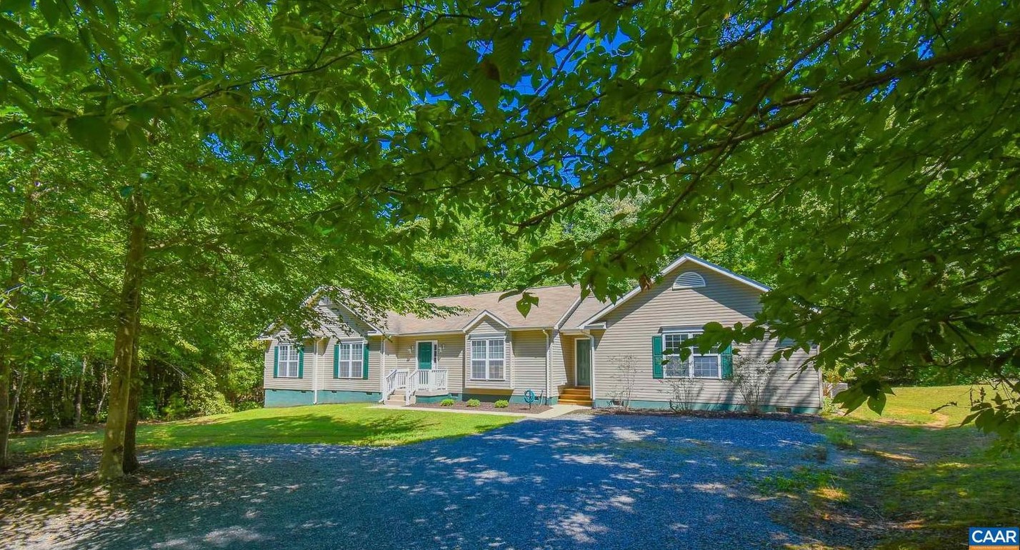 9431 River Rd W, Bybee, VA 22963