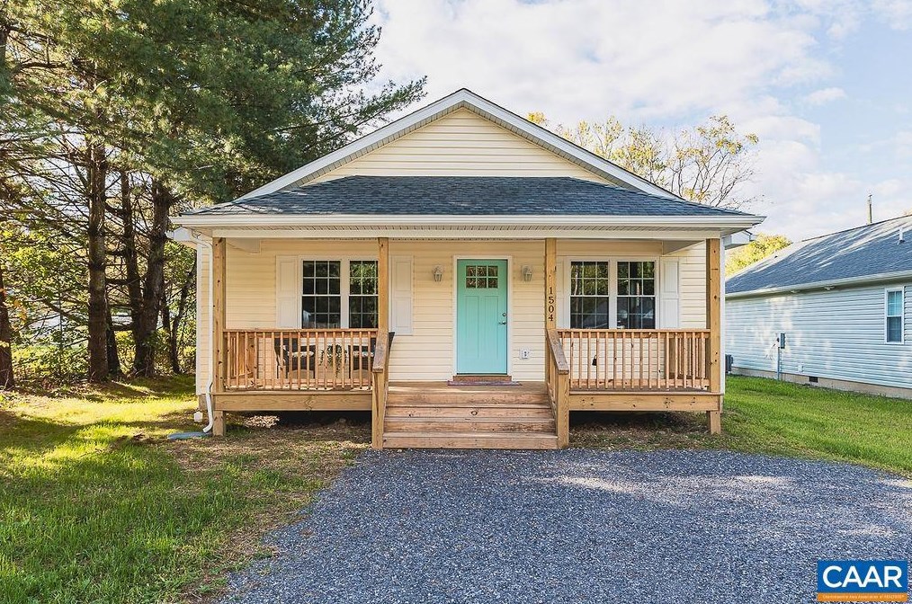 1356 10th St, Waynesboro, VA 22980