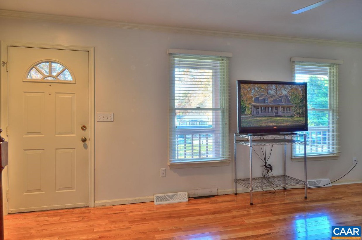 340 Deer Dr, Ruckersville, VA 22968-3162