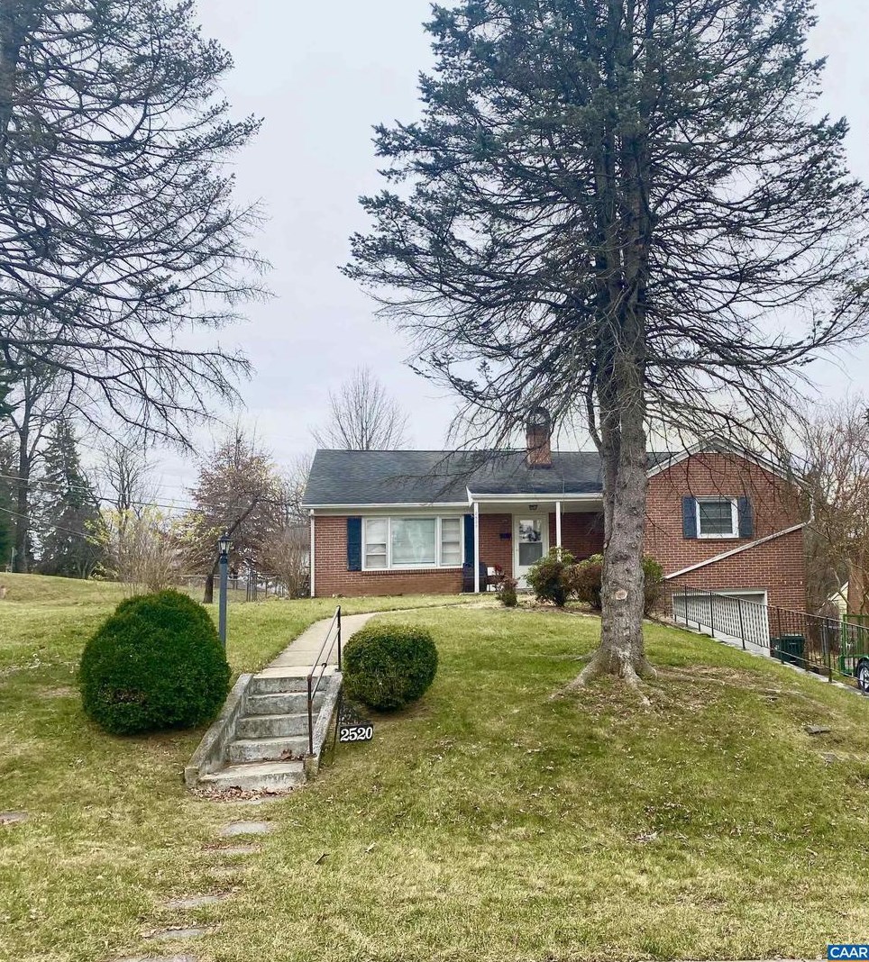 2520 Cortland St, Waynesboro, VA 22980-1604