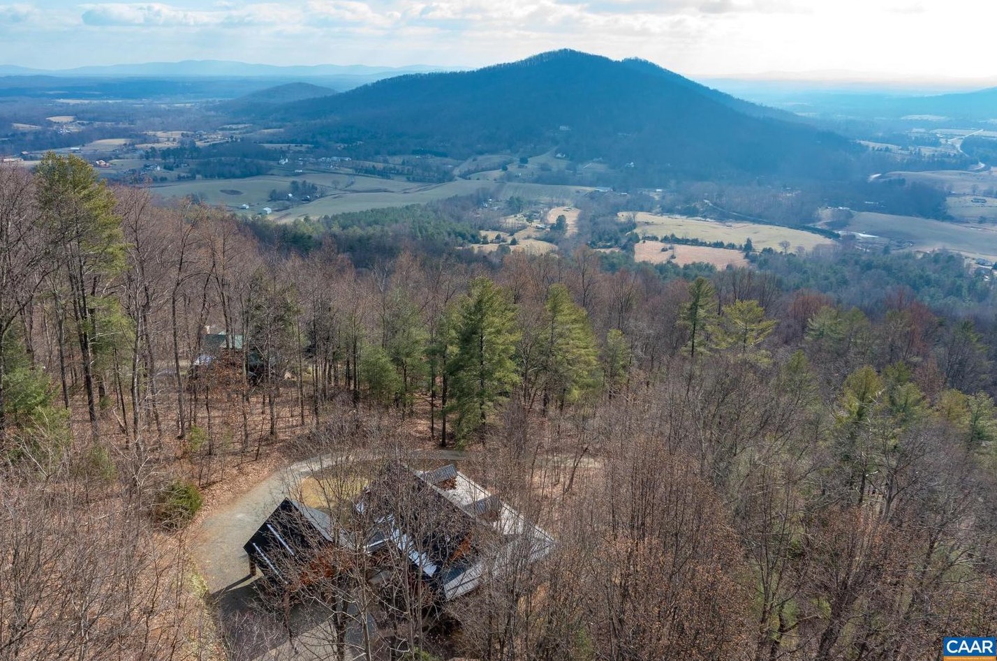 618 Deer Path Rd, Stanardsville, VA 22973-2757