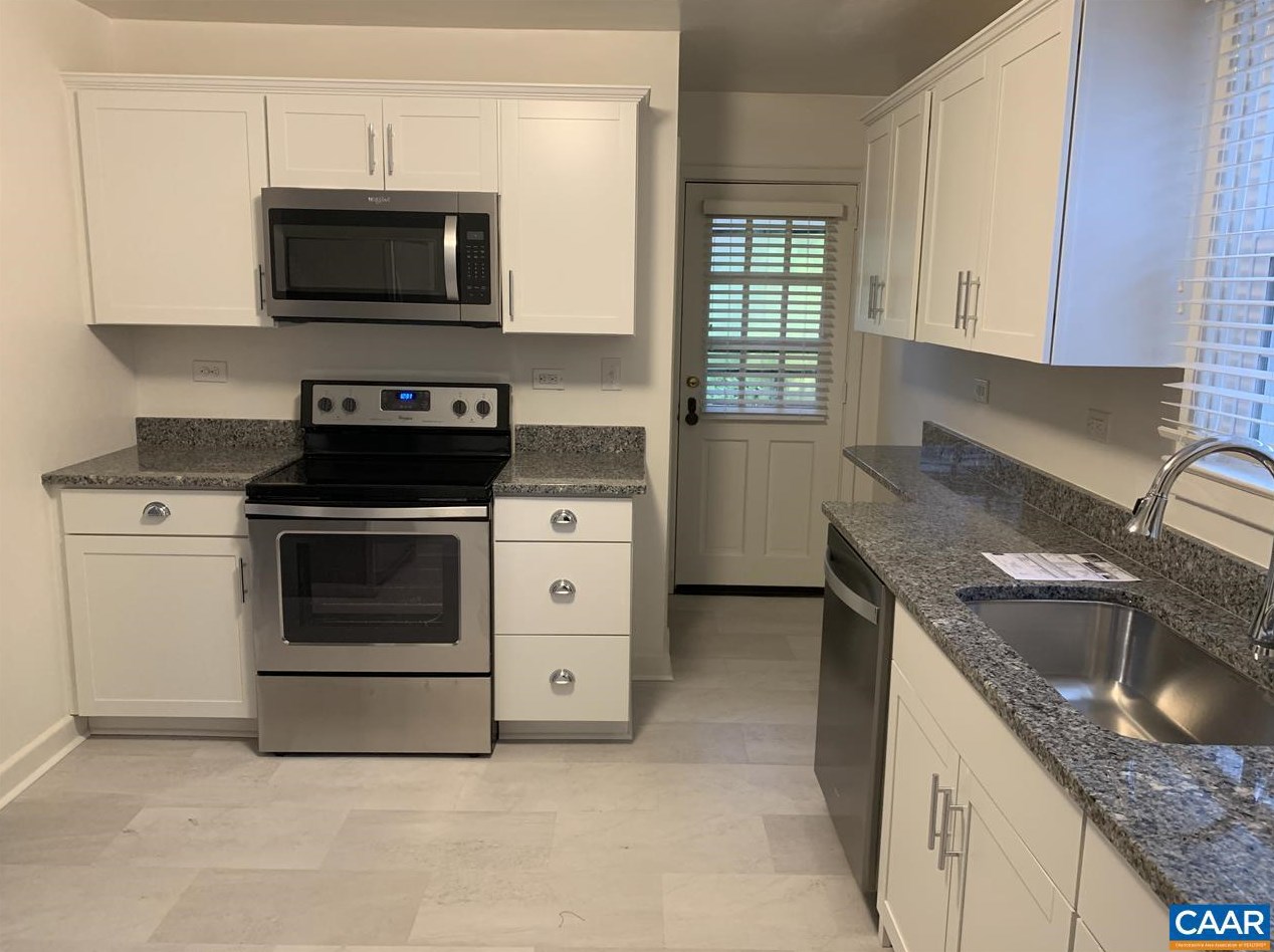 1613 Del Mar Dr, Charlottesville, VA 22903