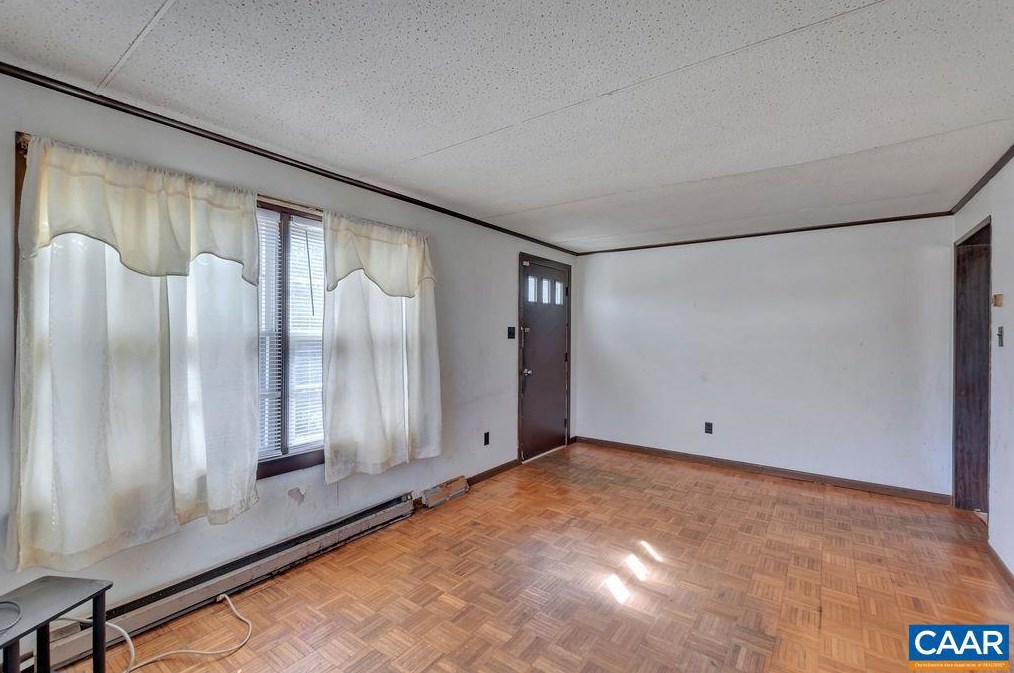 1043 Ford Ave, Stanardsville, VA 22973-2425