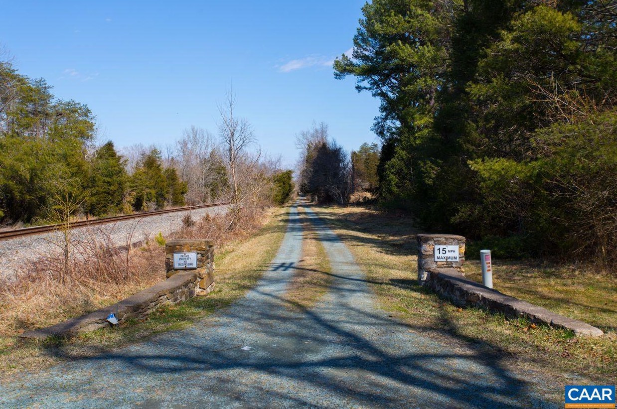 827 Campbell Rd, Keswick, VA 22947