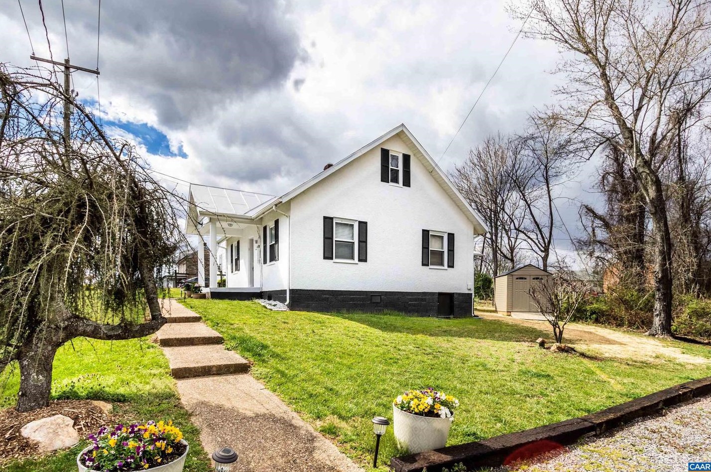 215 Ford Ave, Stanardsville, VA 22973-2432